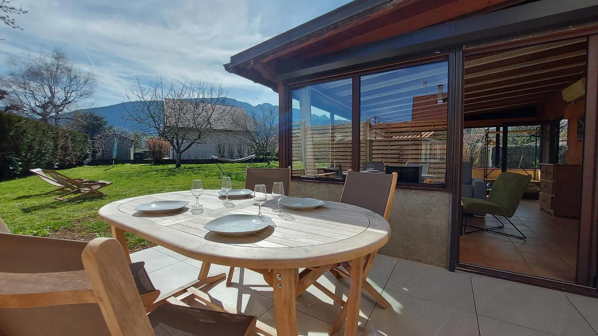 Entre Lac Et Montagne, Cote Calme, Spacieux 3 Pieces Avec Grand Jardin contacts